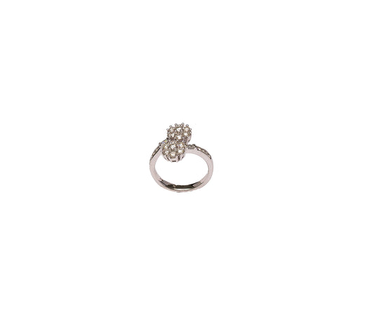 White Gold Ring, tapered, set with 1&nbsp;Carat Diamonds.